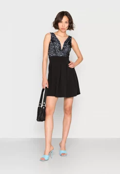 Wal G Belle V Neck Skater Dress – Cocktail Dress / Party Dress . Excellent|Women Dress