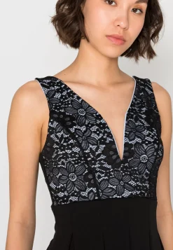 Wal G Belle V Neck Skater Dress – Cocktail Dress / Party Dress . Excellent|Women Dress